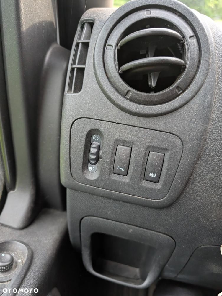 Nissan NV400 - 14
