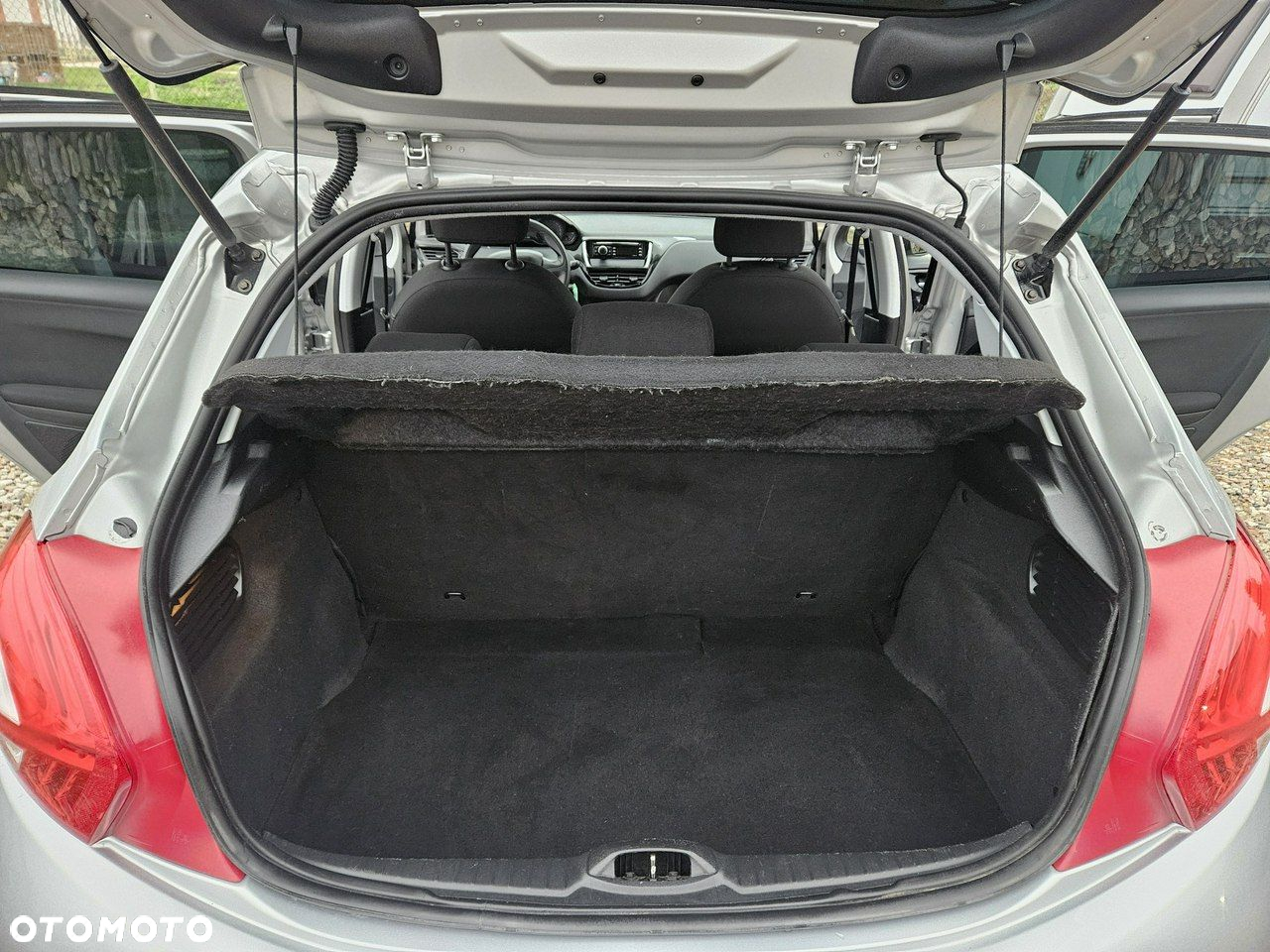 Peugeot 208 - 16
