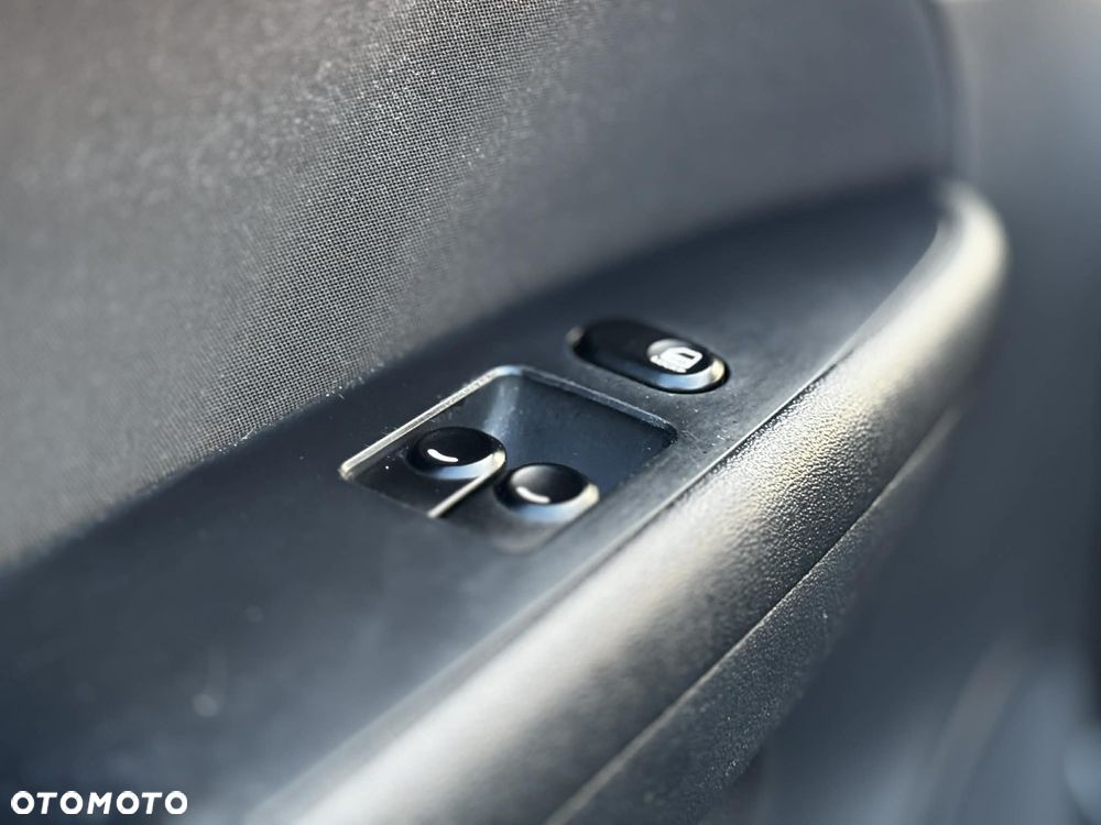 Hyundai i30 1.4 Base + - 28