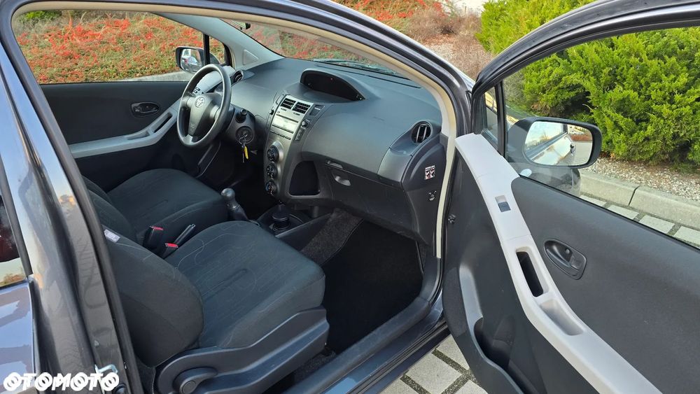 Toyota Yaris - 11