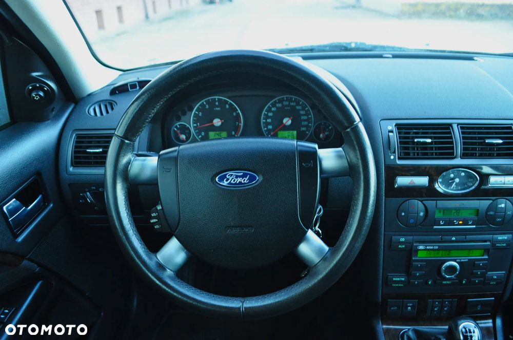 Ford Mondeo 1.8 Ghia - 13