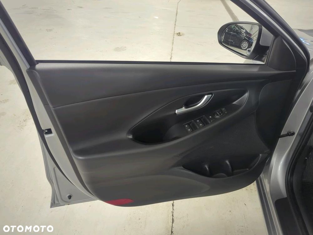 Hyundai i30 1.5 DPI Classic + - 18