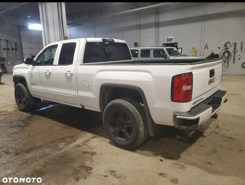 GMC Sierra - 2