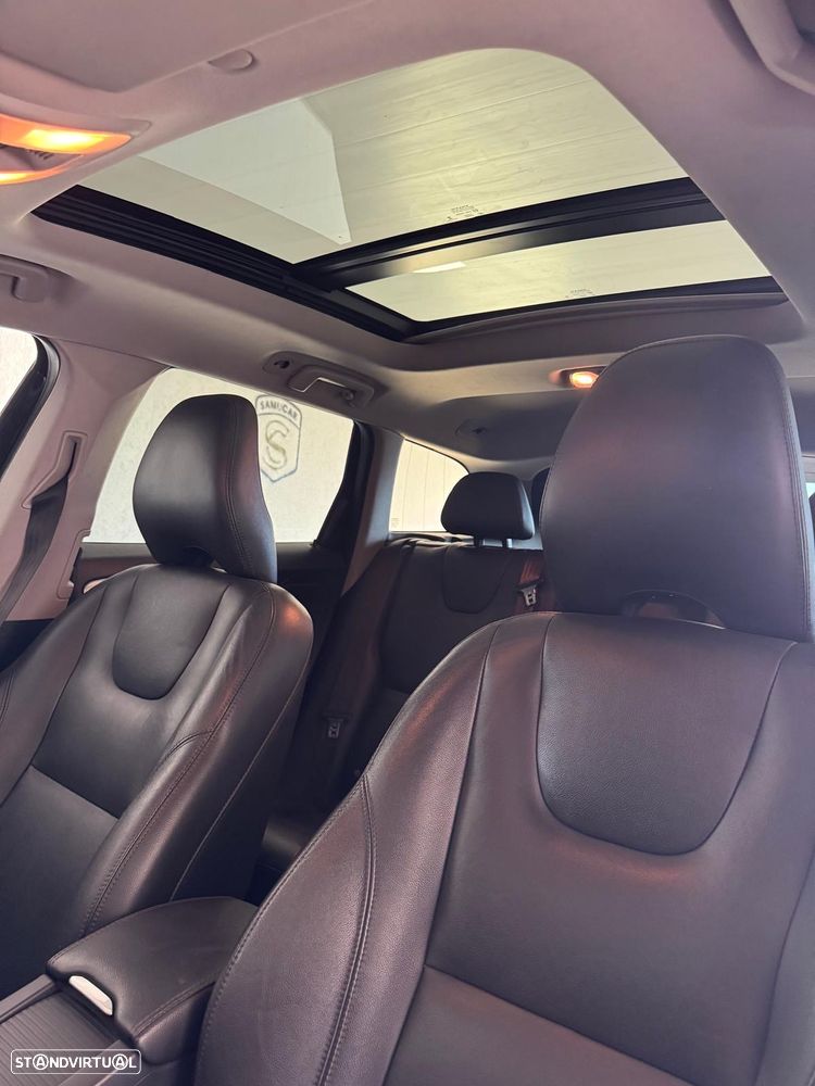 Volvo XC 60 D5 AWD Aut. RDesign - 12