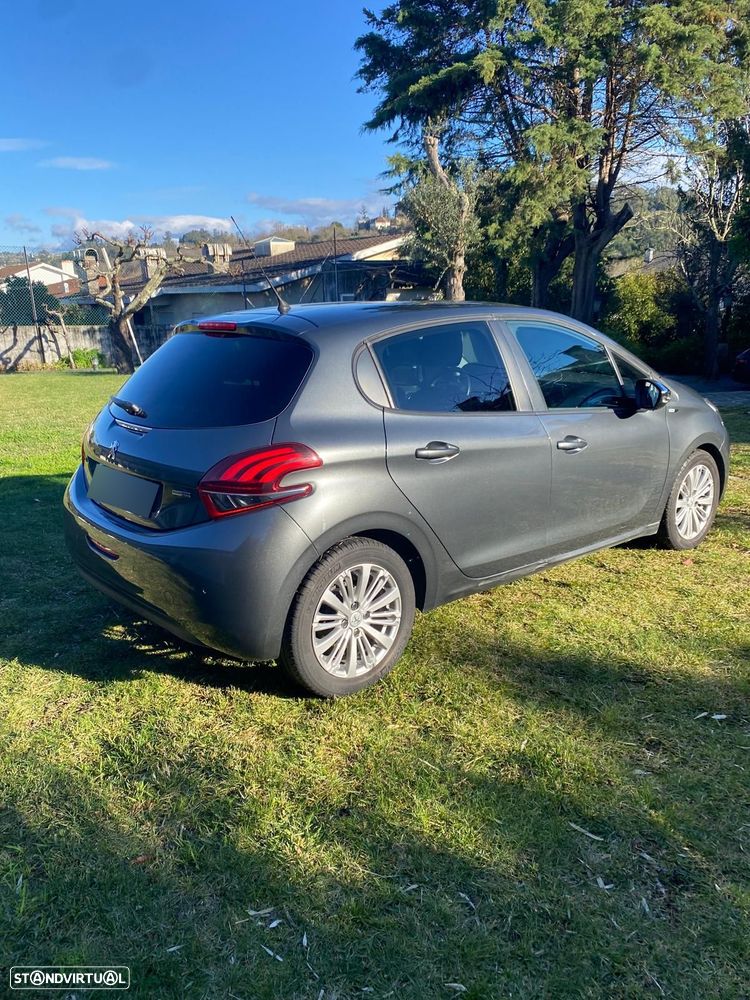 Peugeot 208 1.6 BlueHDi Style - 11