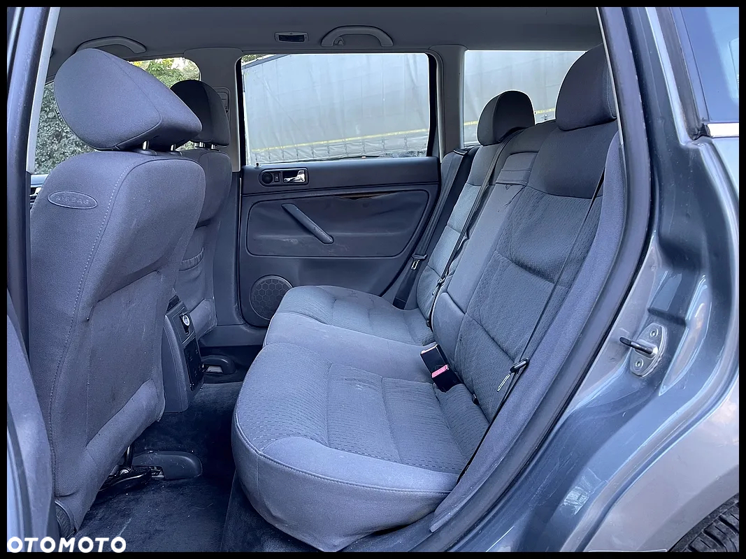 Volkswagen Passat 1.9 TDI Highline - 26