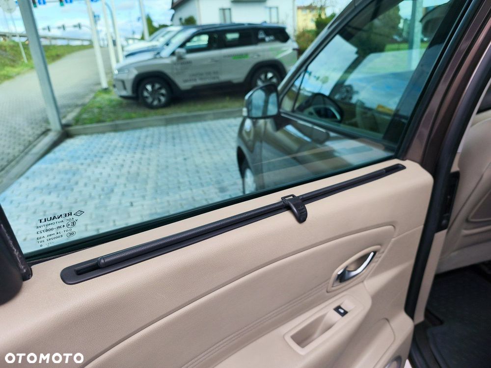 Renault Grand Scenic - 16