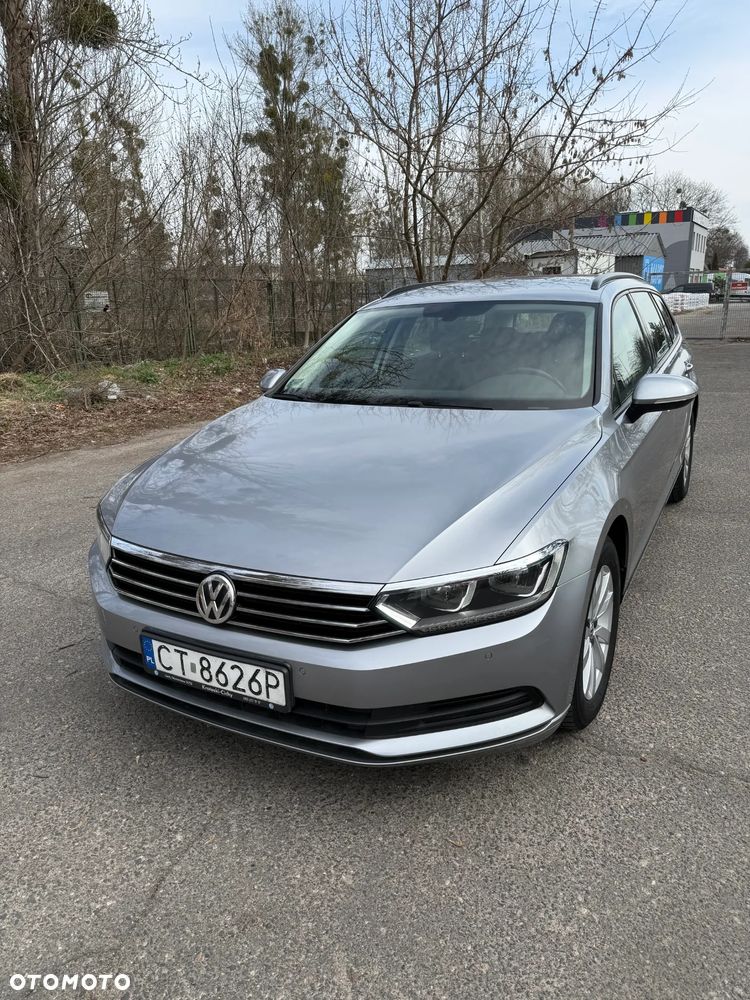 Volkswagen Passat - 1