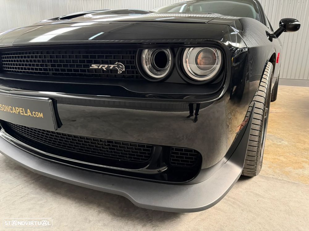 Dodge Challenger Auto SRT Hellcat - 53