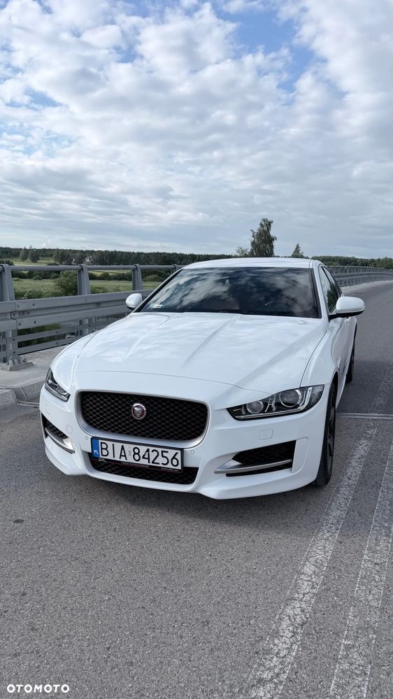 Jaguar XE 2.0 T R-Sport - 8