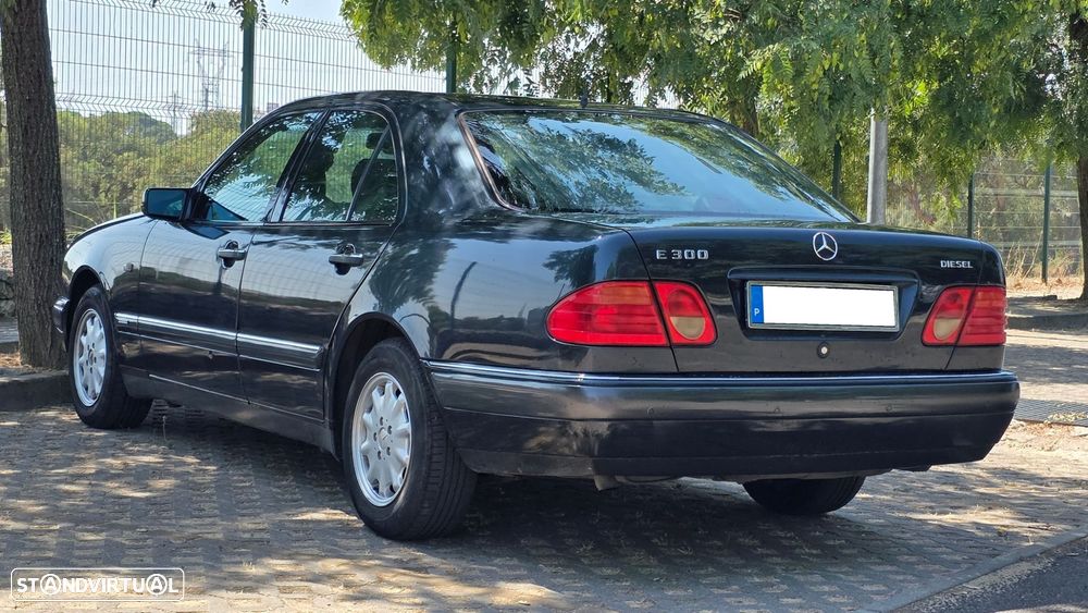 Mercedes-Benz E 300 D - 8
