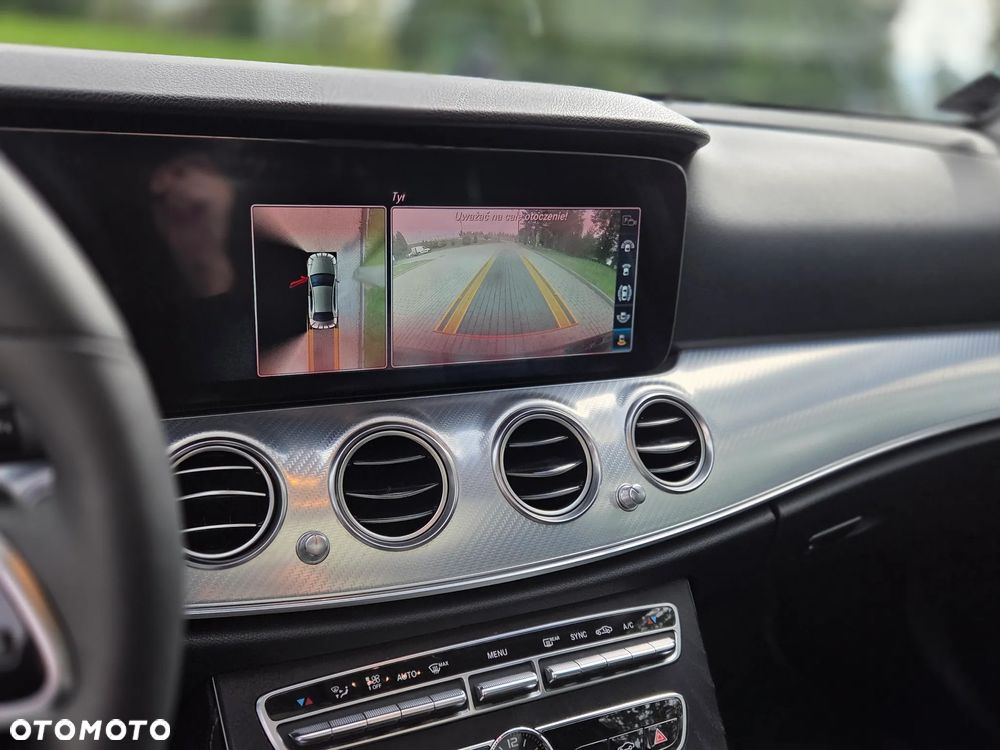 Mercedes-Benz Klasa E 220 d 4Matic T 9G-TRONIC - 14