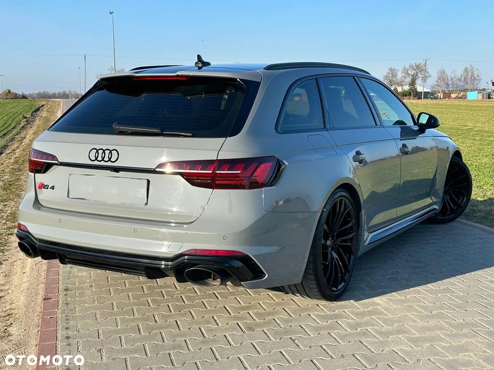 Audi RS4 Avant - 12