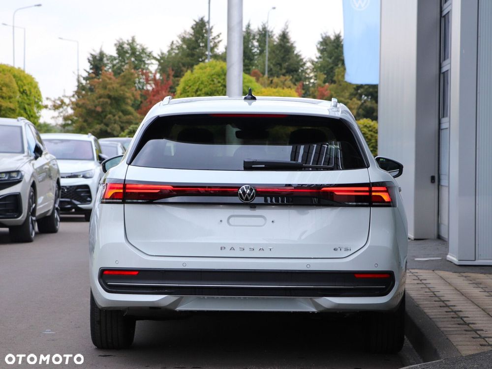 Volkswagen Passat - 4