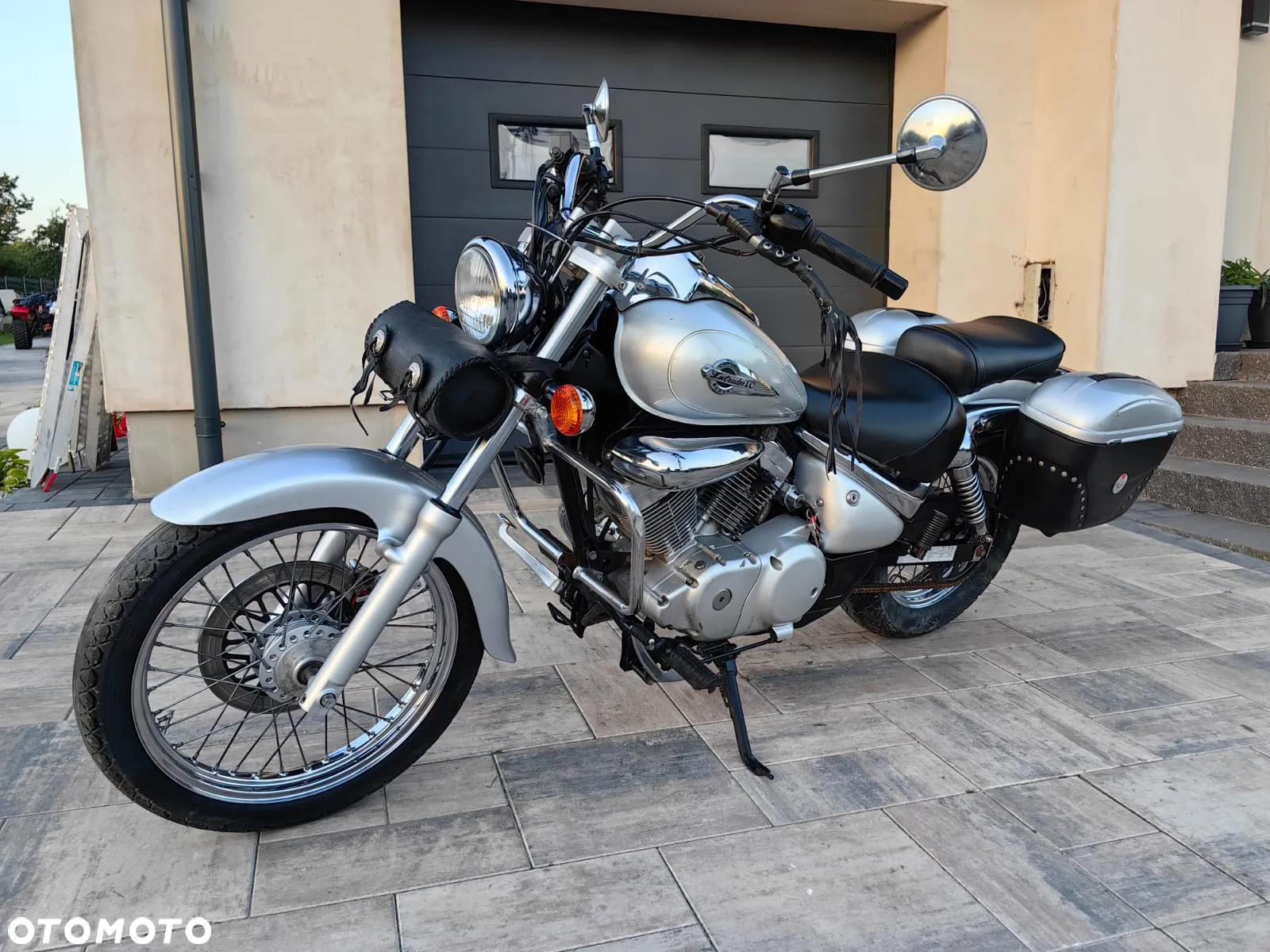 Suzuki Intruder - 4
