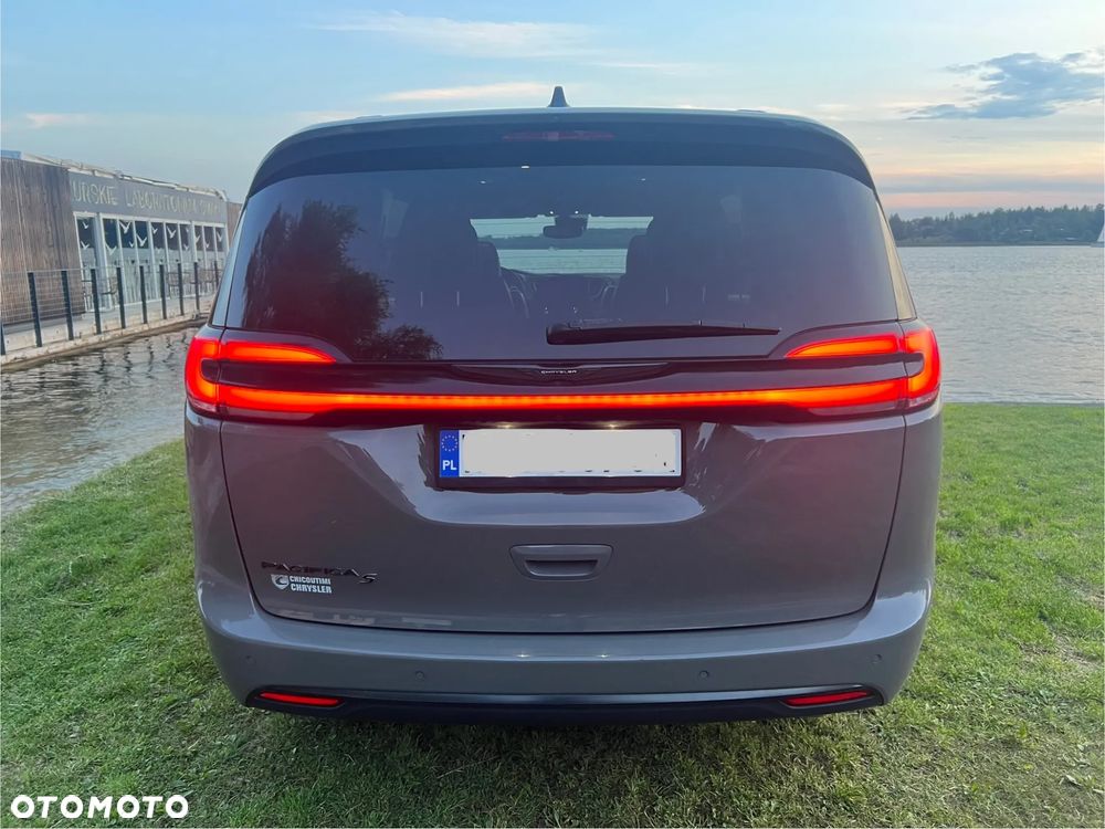 Chrysler Pacifica - 10