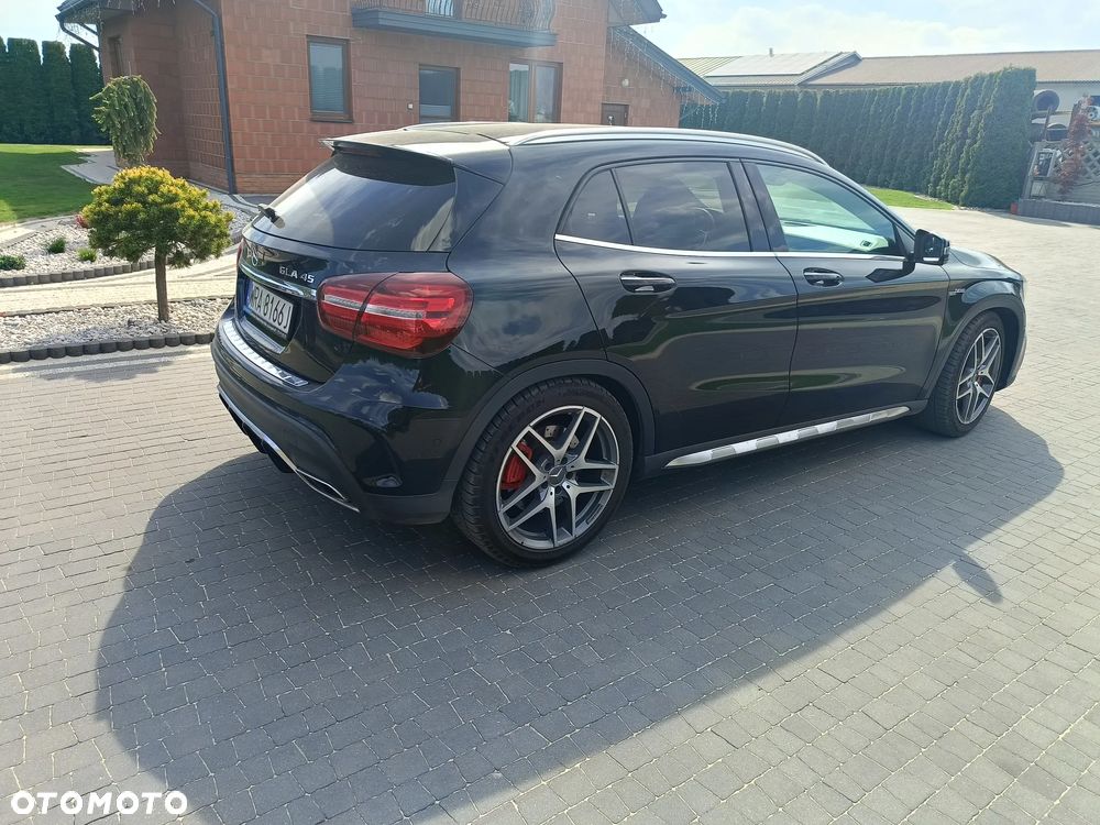 Mercedes-Benz GLA - 14