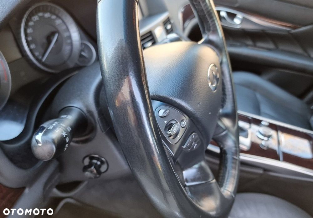 Infiniti Q70 - 12