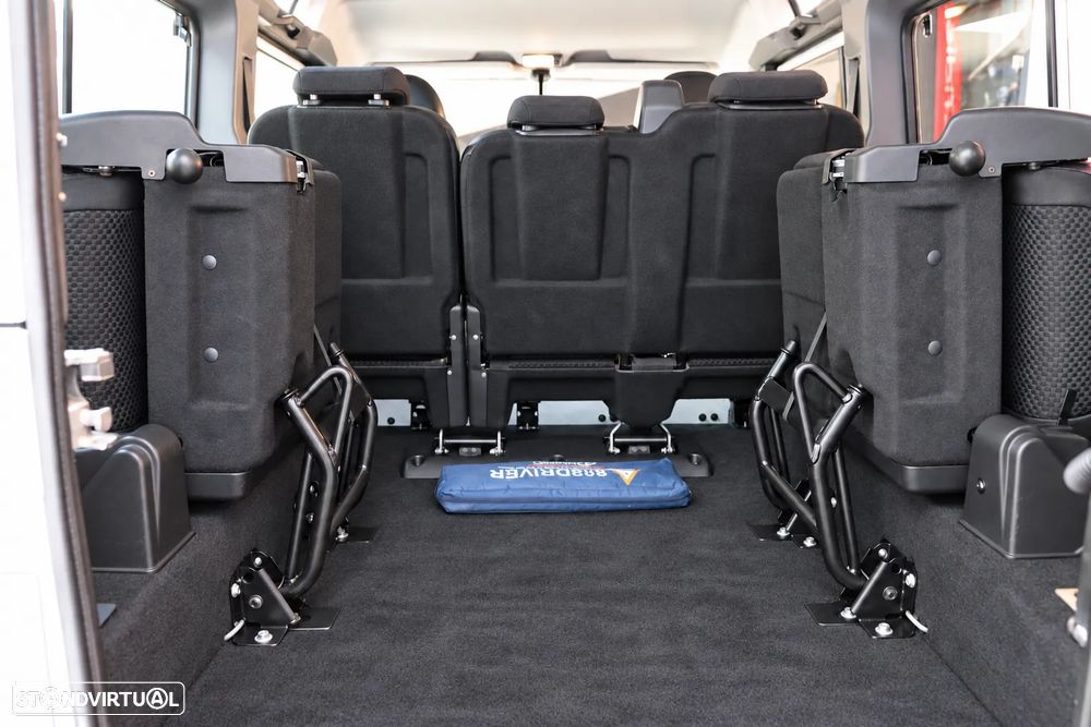 Land Rover Defender 110 DPF Adventure - 19