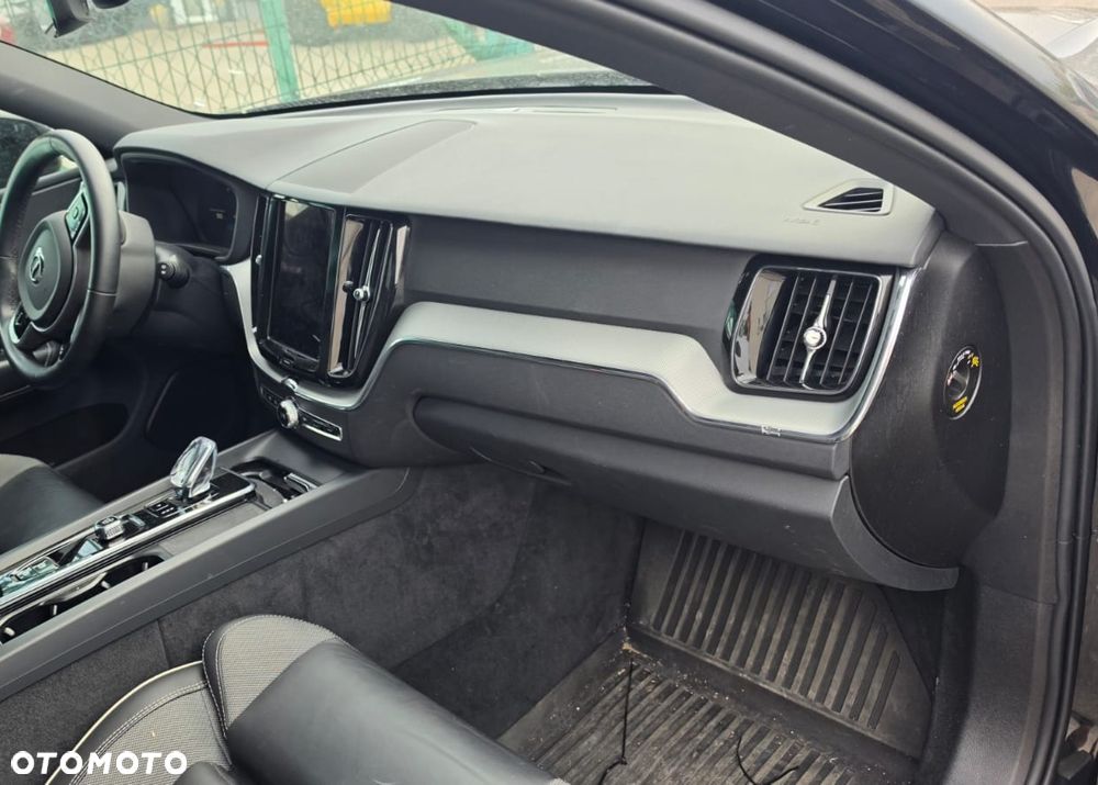 Volvo XC 60 B4 D AWD Plus Dark - 9