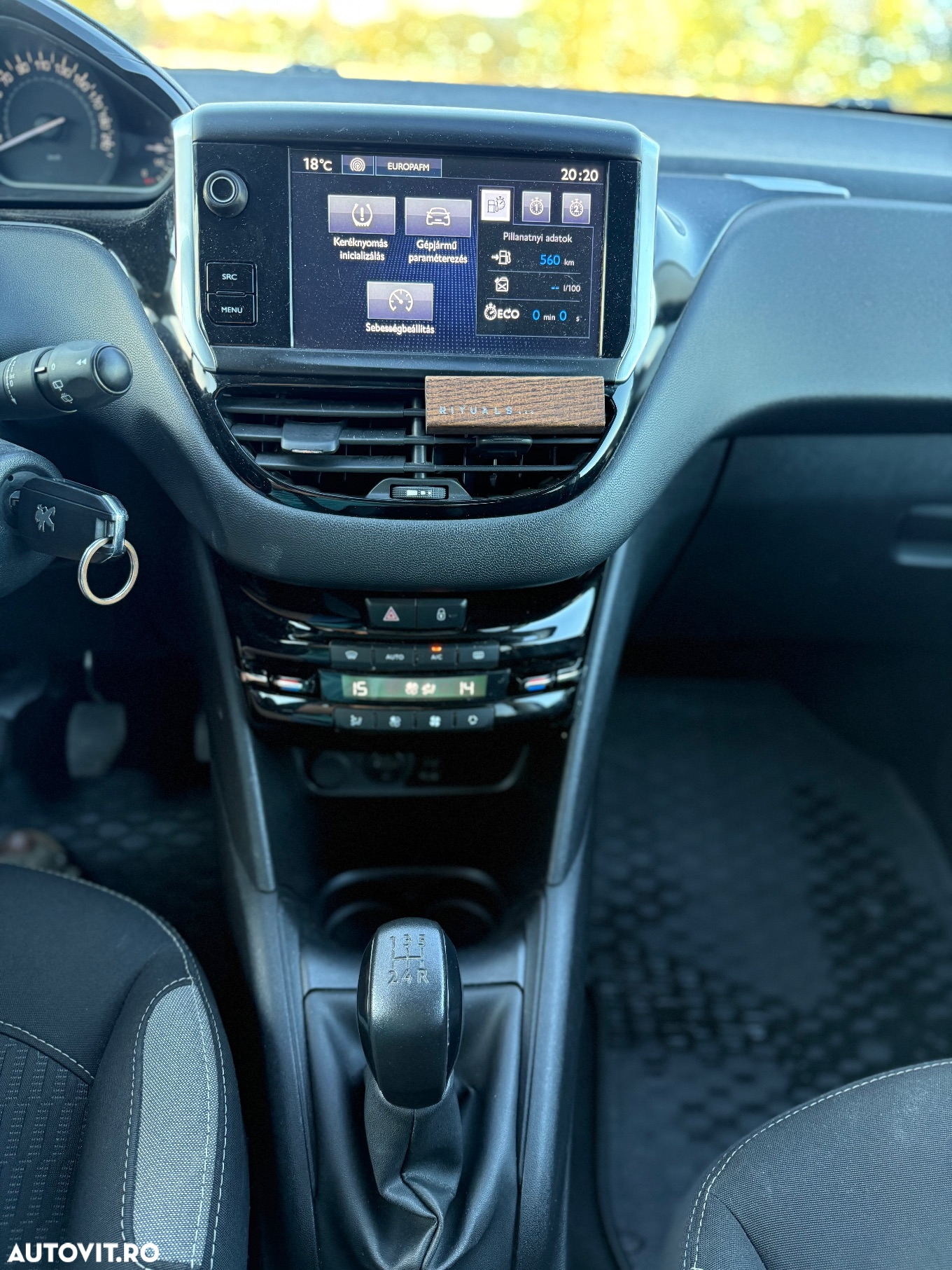 Peugeot 208 - 10
