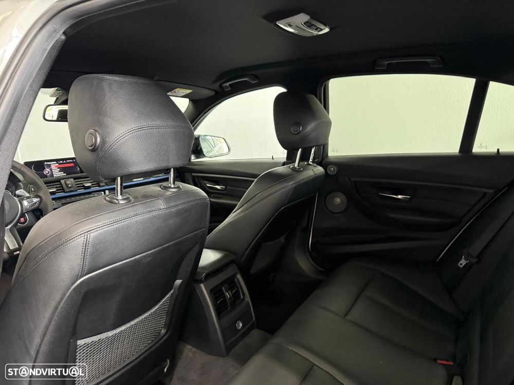 BMW 328 i Auto Pack M - 12