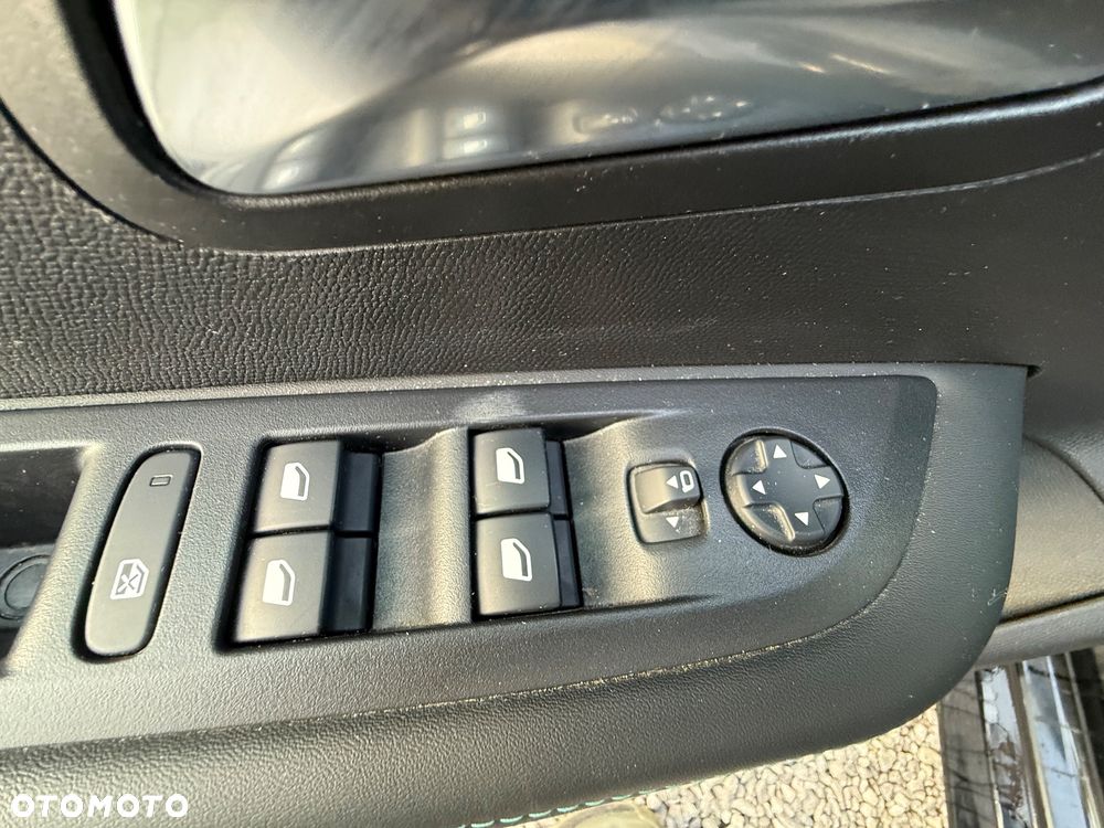 Peugeot 208 PureTech 100 Allure - 17