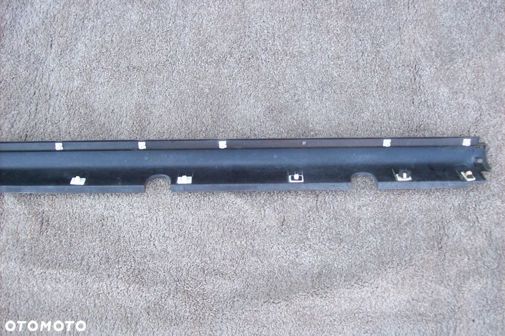 LISTWA PROGOWA HYUNDAI H-1/STAREX - 4