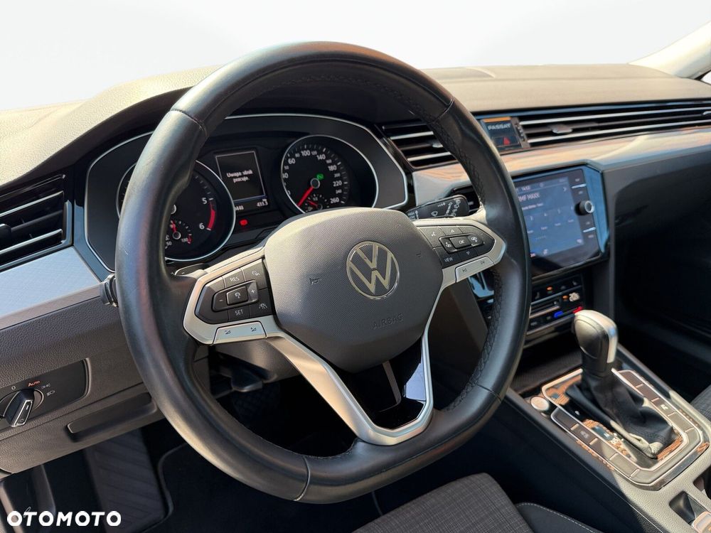 Volkswagen Passat - 11