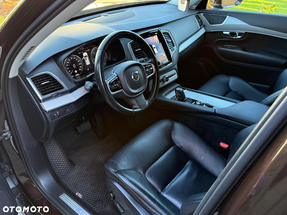 Volvo XC 90 B5 D AWD Momentum Pro - 22