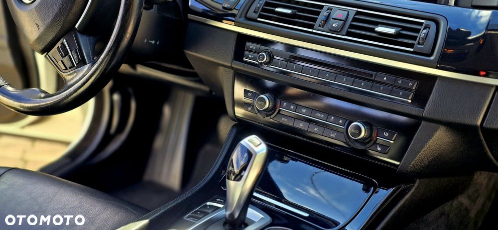 BMW Seria 5 530d xDrive Luxury Line - 9