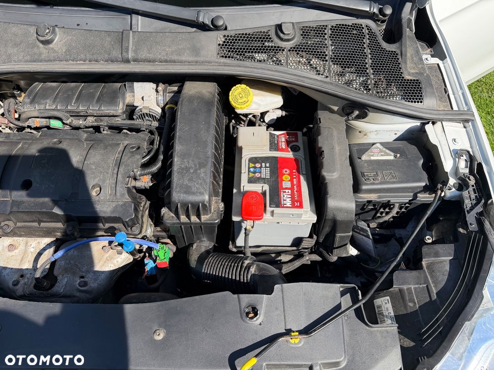 Peugeot 301 1.6 VTi Allure - 11