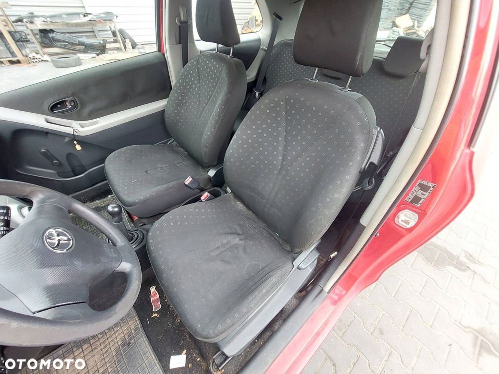FOTEL LEWY PRZÓD TOYOTA YARIS II - 13