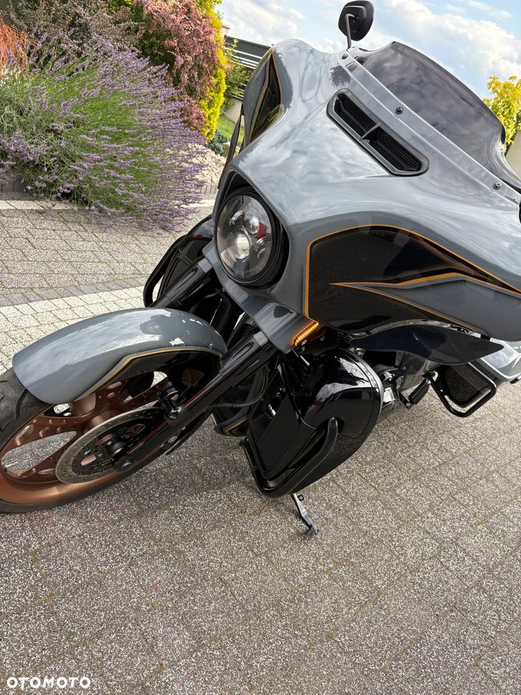 Harley-Davidson Touring Street Glide - 23