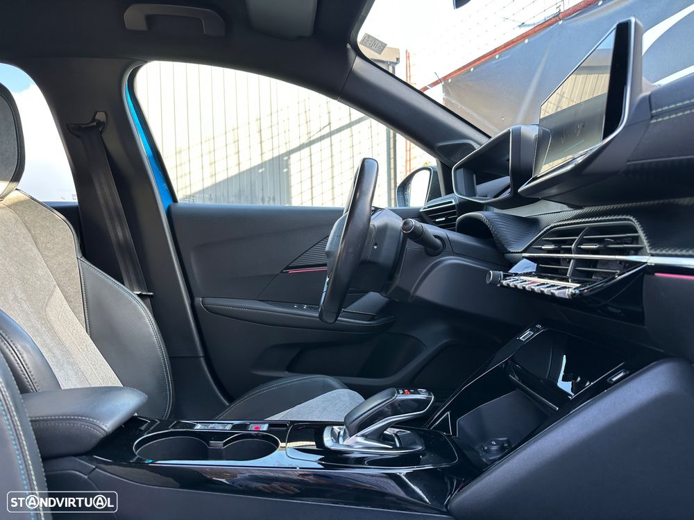 Peugeot e-208 GT+ - 9