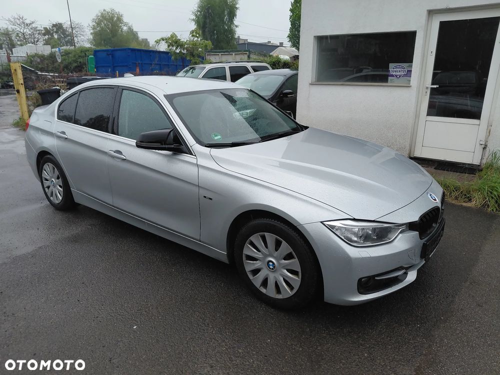 BMW Seria 3 320i Efficient Dynamics Edition Sport Line - 3