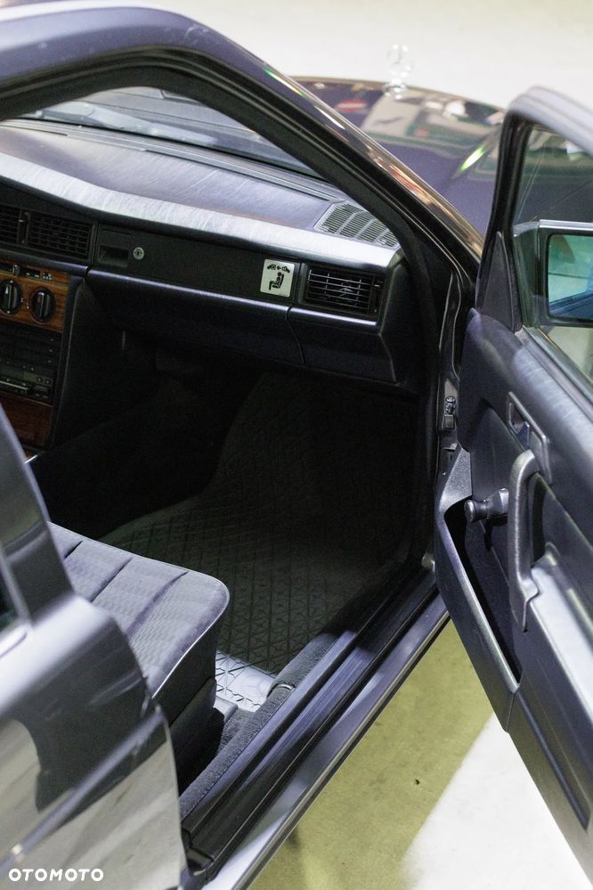 Mercedes-Benz W201 (190) - 9