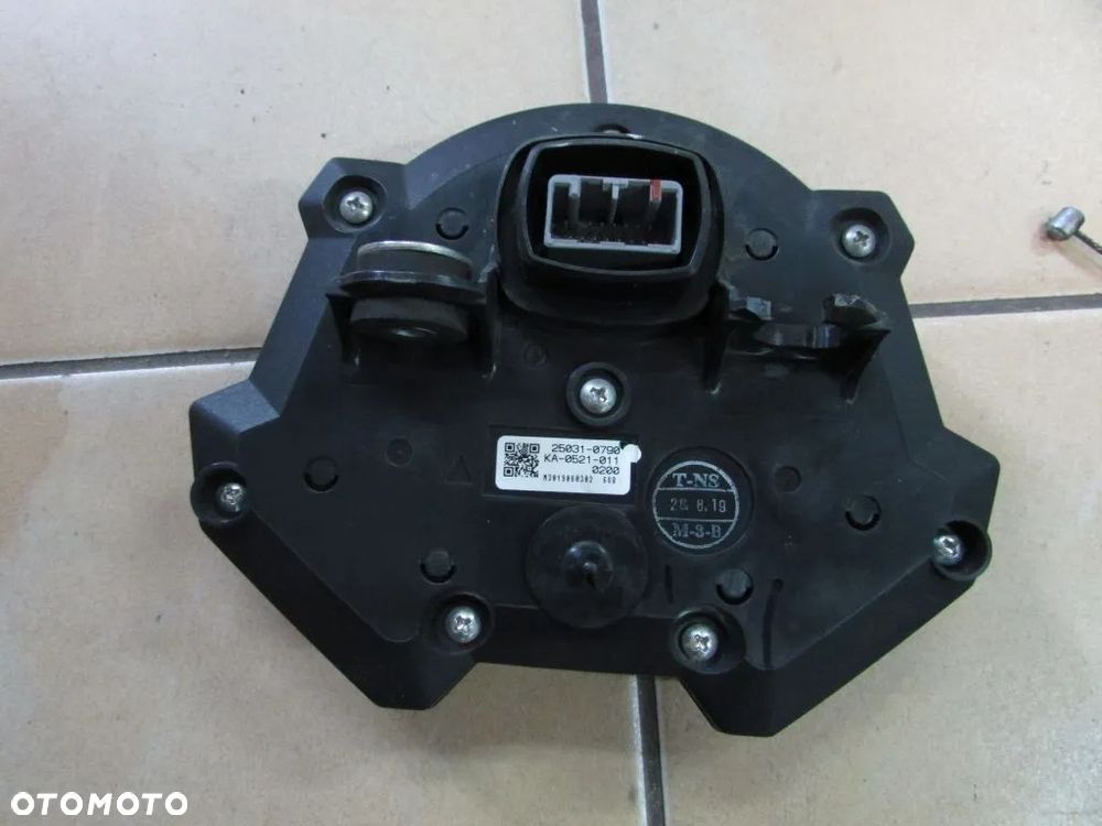 Kawasaki Z 400 Z400 19-23 licznik zegar - 2