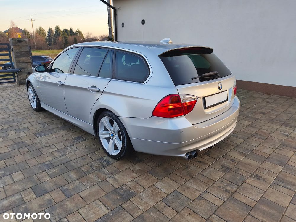 BMW Seria 3 330i - 5