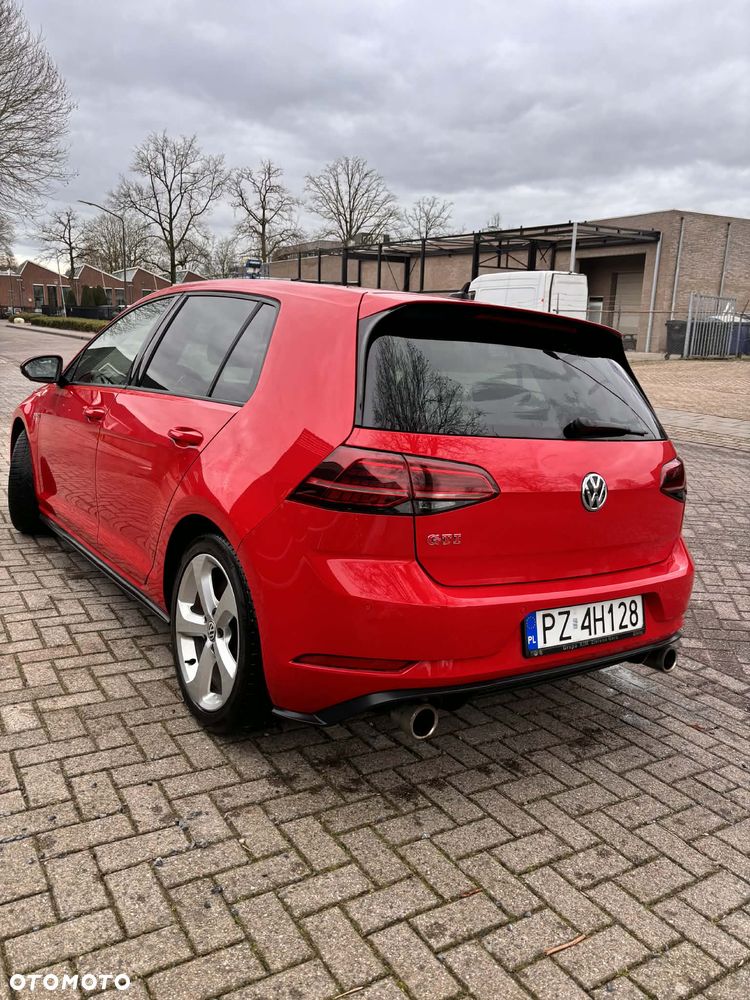 Volkswagen Golf - 4