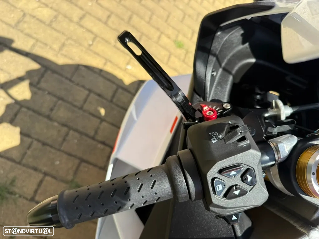 Aprilia RS RSV4 Factory - 12