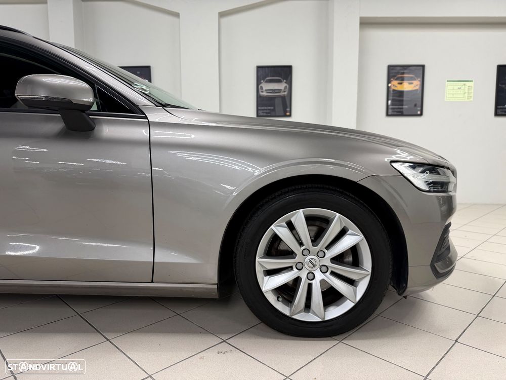 Volvo V60 2.0 D3 Momentum Core Geartronic - 3