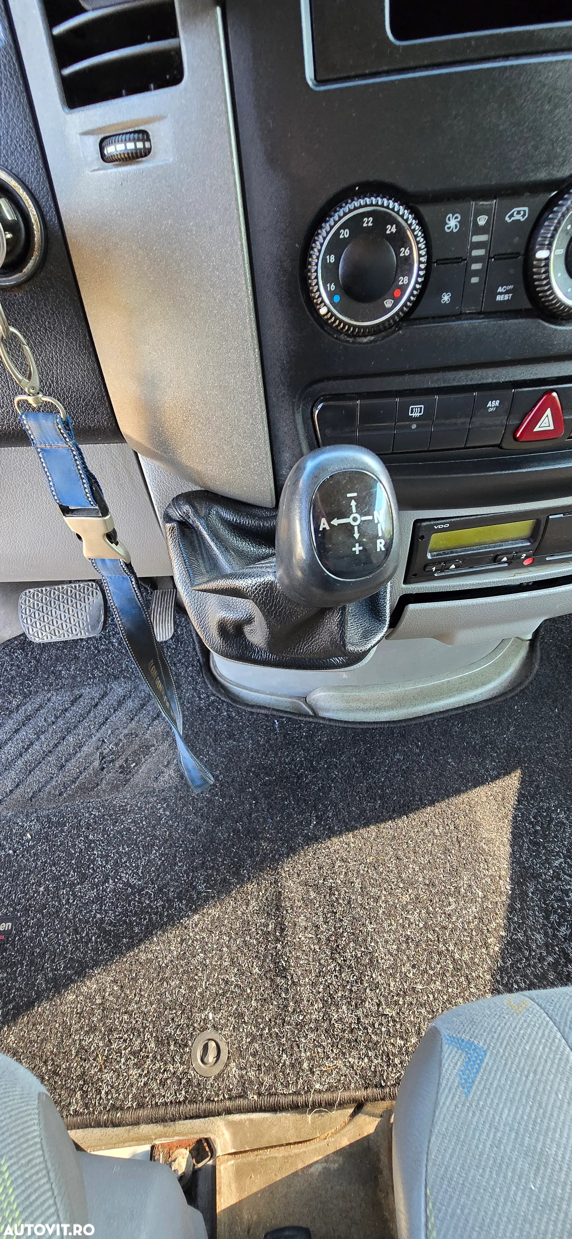 Volkswagen Crafter - 11