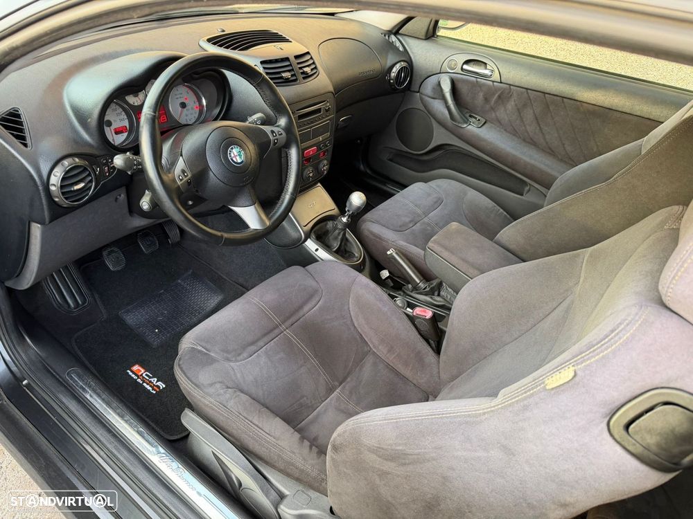 Alfa Romeo GT 1.9 JTD M-JET Blackline - 5