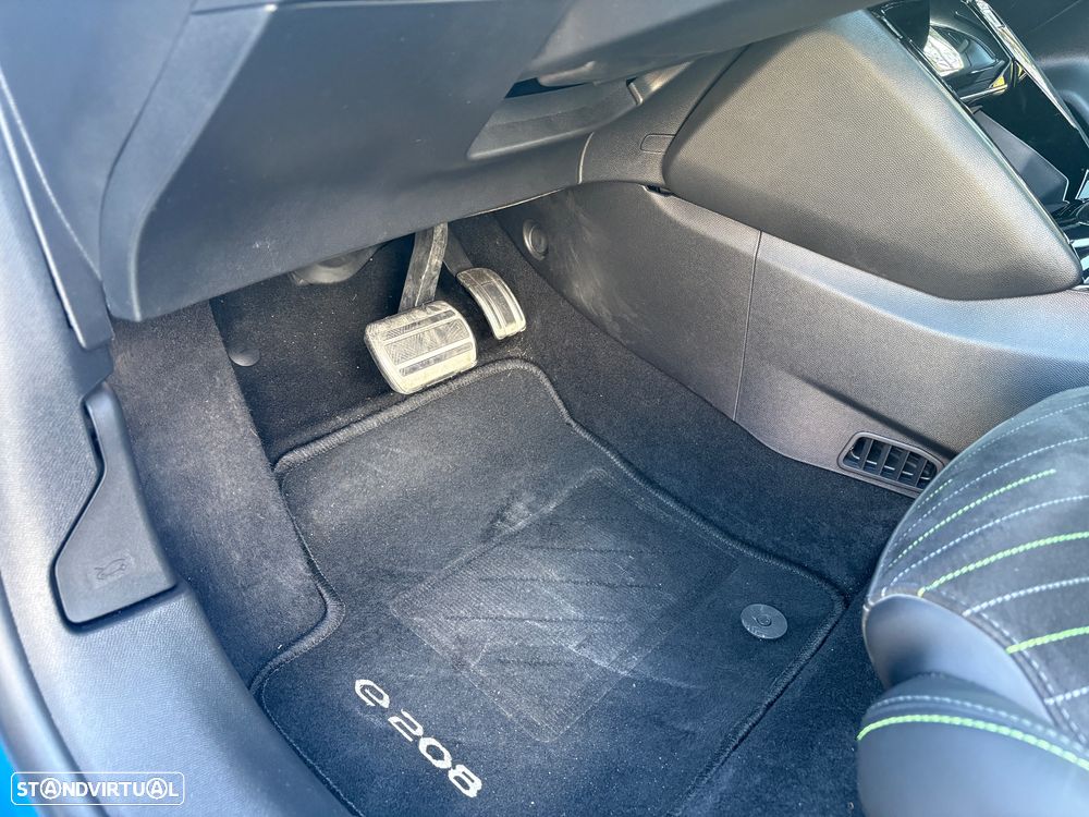Peugeot e-208 GT - 13