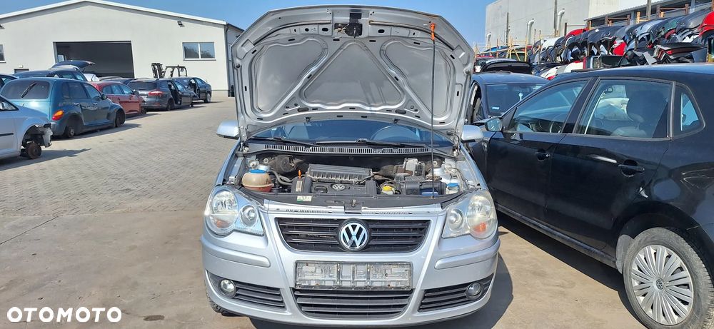 Volkswagen Polo 9N 05- Maska Pokrywa Komory Silnika Kod Lak LA7W - 30