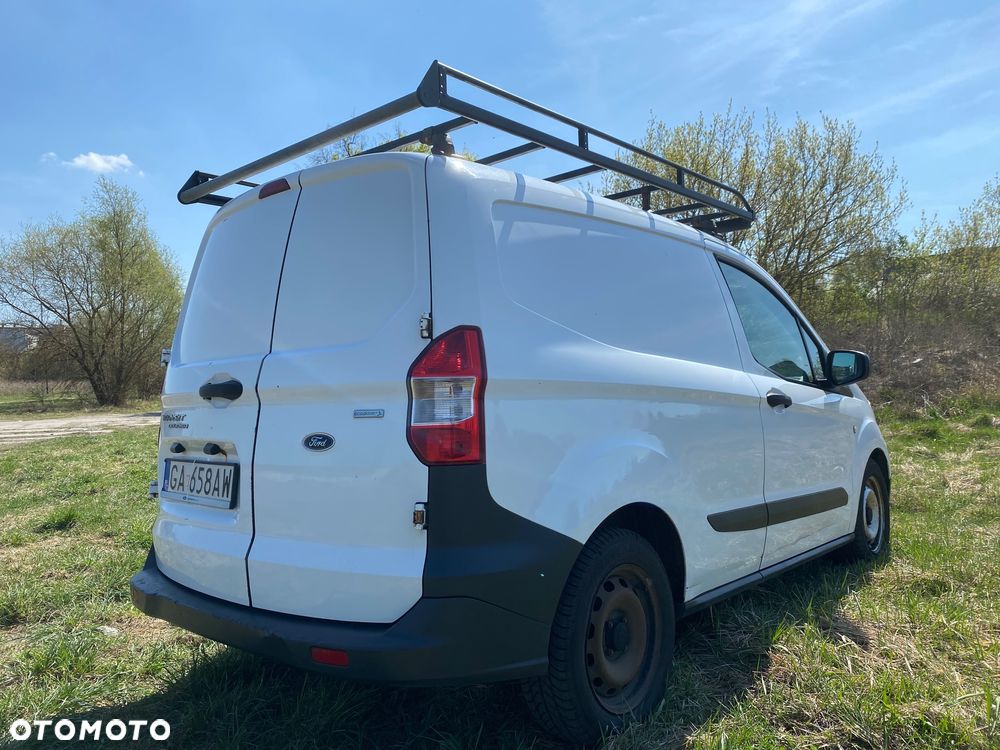 Ford Transit Courier - 9