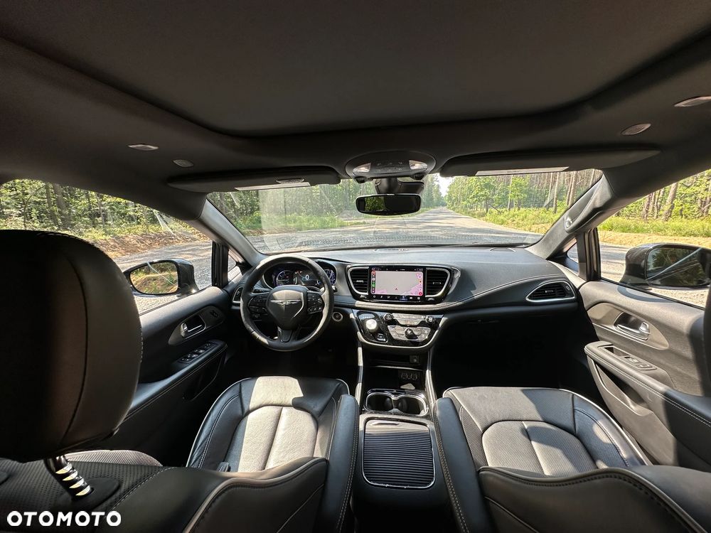 Chrysler Pacifica - 17