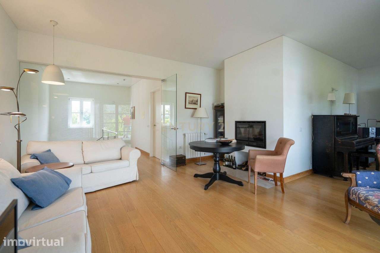 Moradia T3 em bom estado com terraço, piscina, jardim e garagem numa l - Grande imagem: 2/49