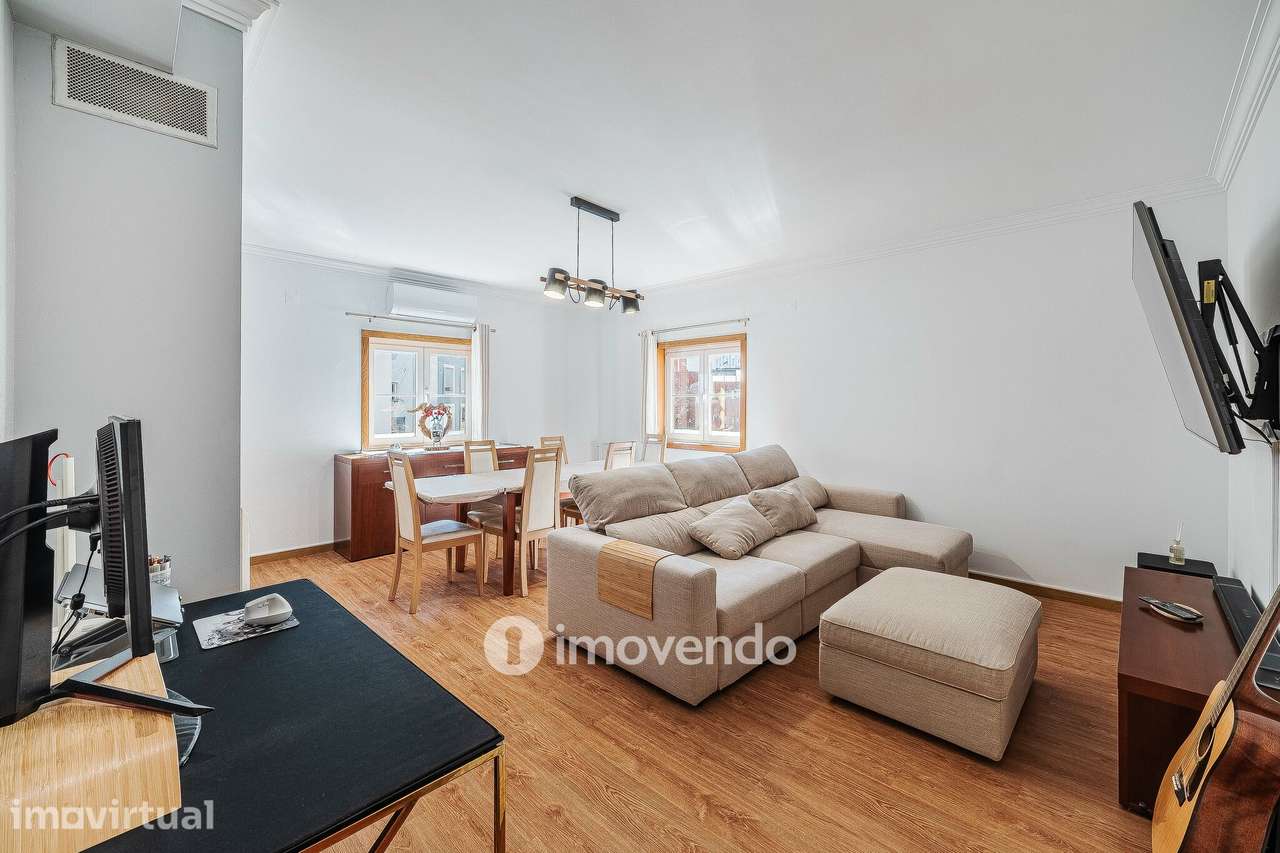 Apartamento T2 moderno, com estacionamento, nas Casas do Lago - Grande imagem: 3/45